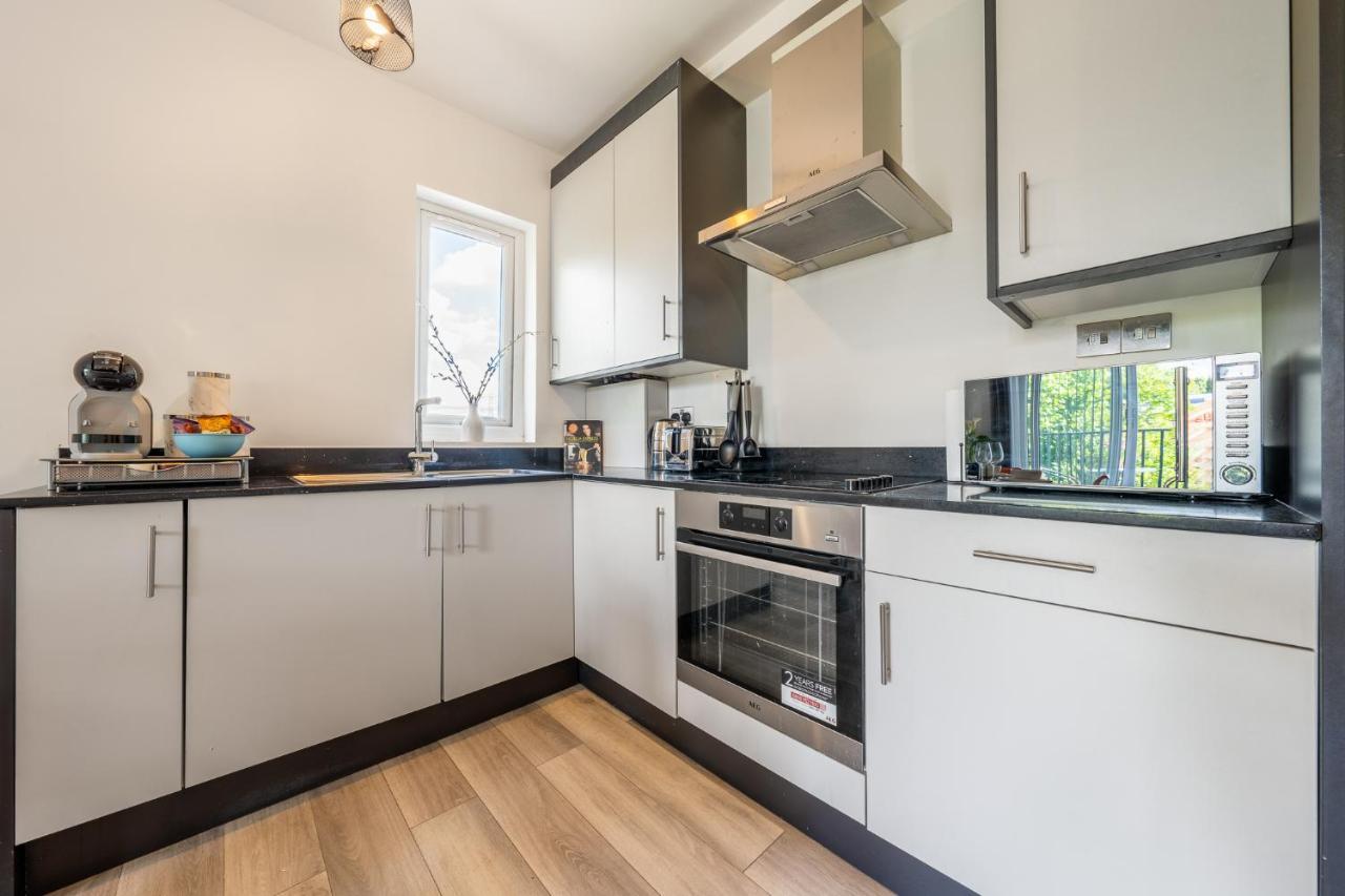 Ashview 8 - Heathrow - Business - Free Parking Apartment Staines-upon-Thames Екстериор снимка