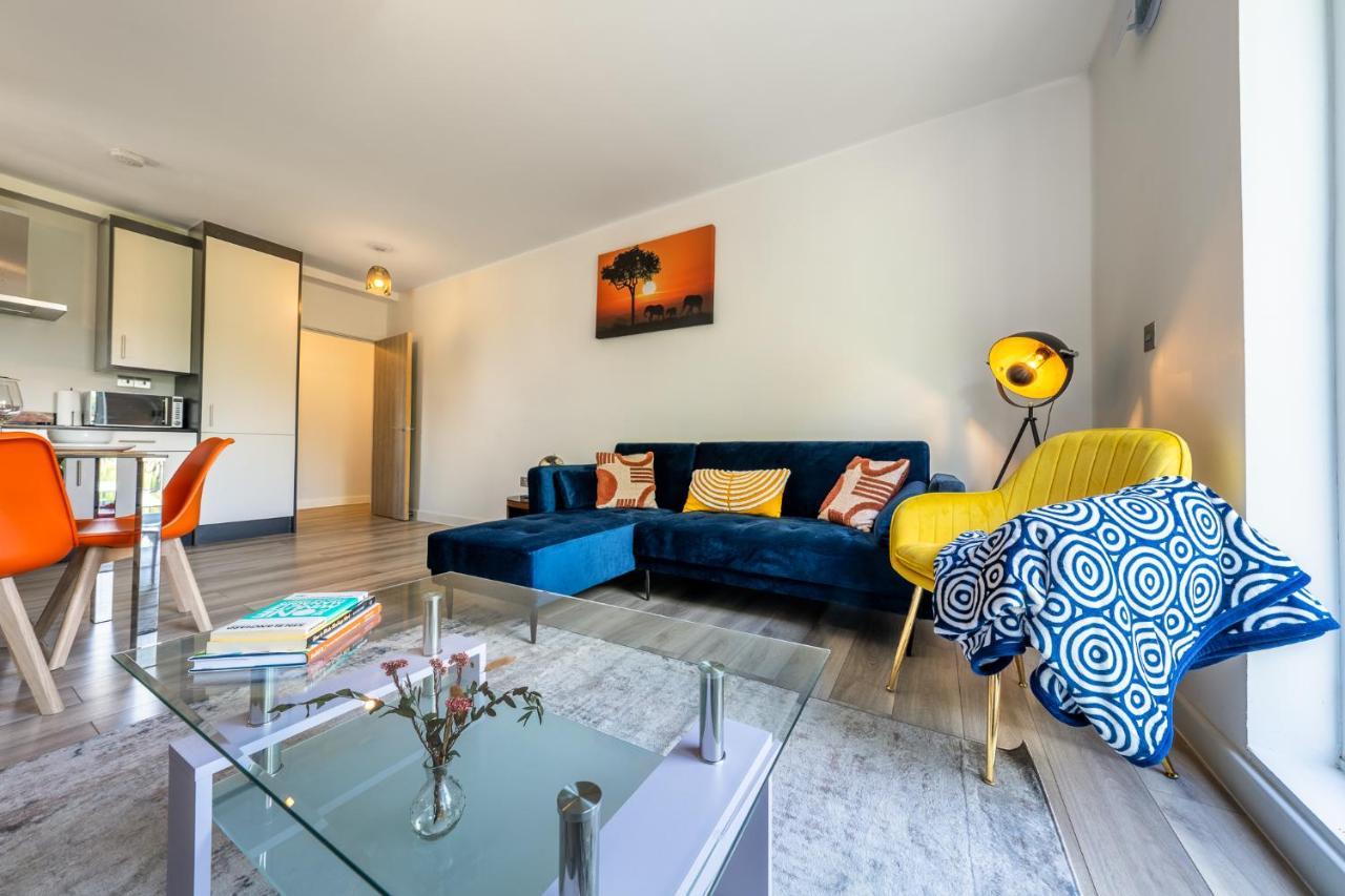Ashview 8 - Heathrow - Business - Free Parking Apartment Staines-upon-Thames Екстериор снимка